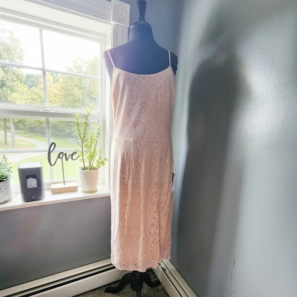 *NWT* Dress the Population Zahra Lace Slit Midi Dress - Picture 2 of 6